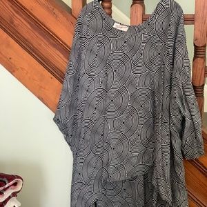 Tunic One size. Lightweight and flowy. Quite versatile